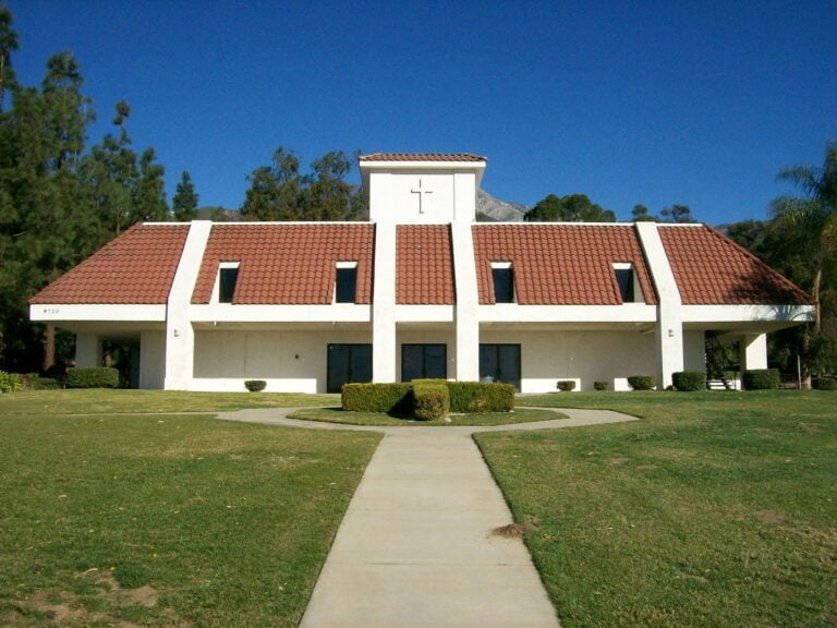 Crosslight building photo 768x576