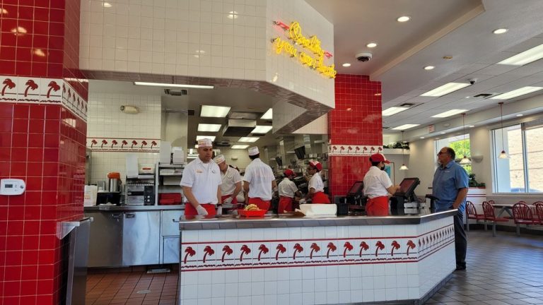 in n out burger canoga park