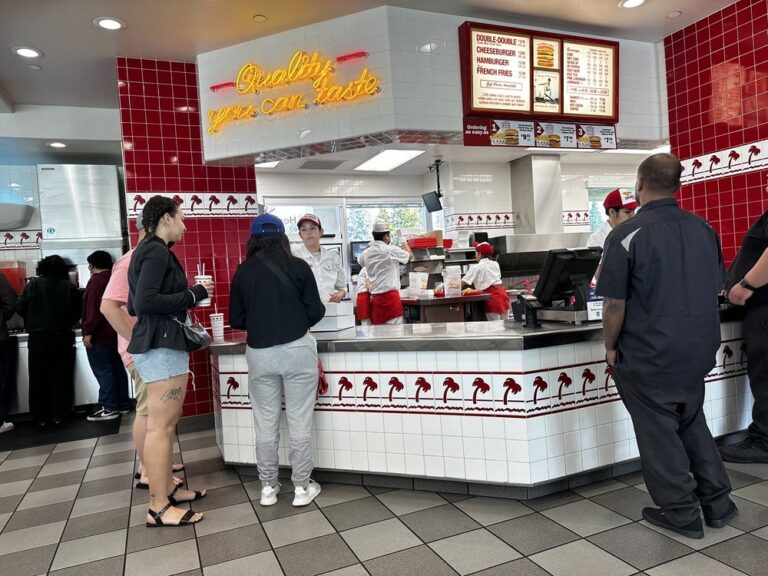 in n out burger cerritos